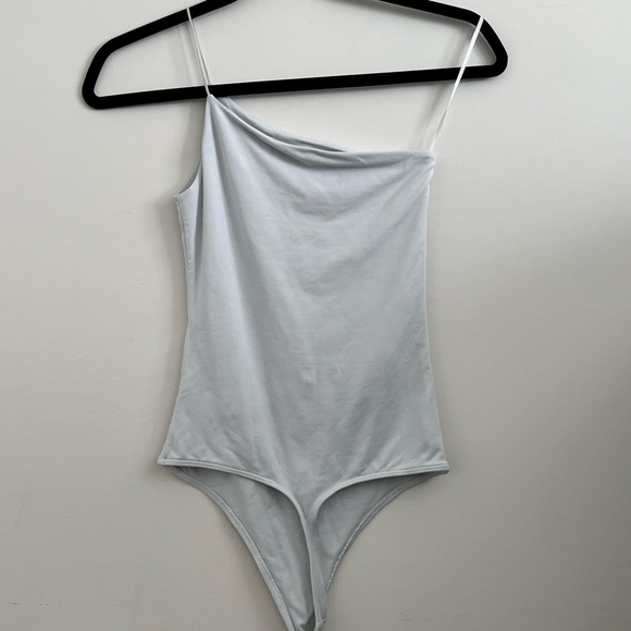 Babaton Aritzia 'Contour" one Shoulder Bodysuit, xs in white - Picture 2 of 5